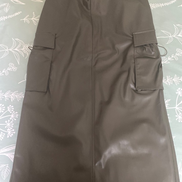 Zara faux leather army green maxi skirt - Picture 3 of 3